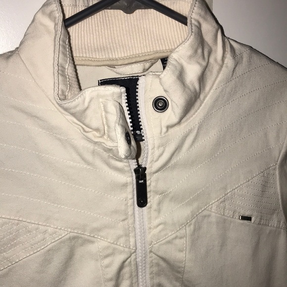 Short Bench Jacket - Picture 2 of 4